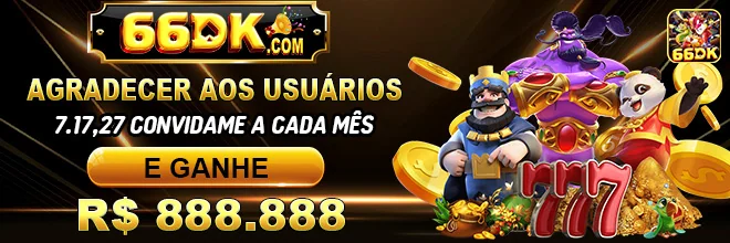 Jogador feliz com recompensas de cashback em cassino